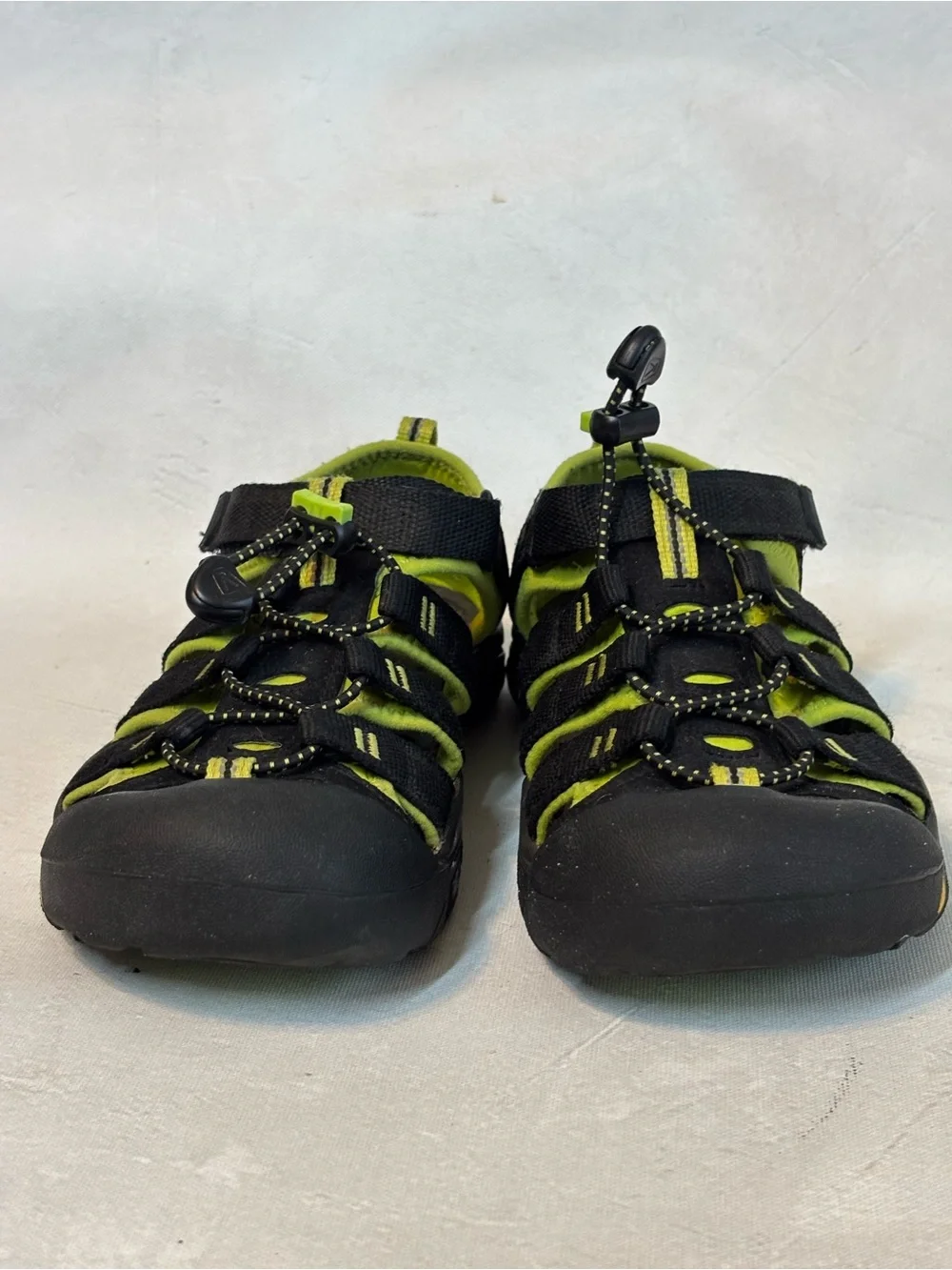 Kids Black and Neon Green Keen Outdoor Hiking Sandals, size 4